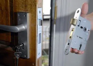 Aqua Locksmith Store Cincinnati, OH 513-726-2021 - 6-Locks-Replace